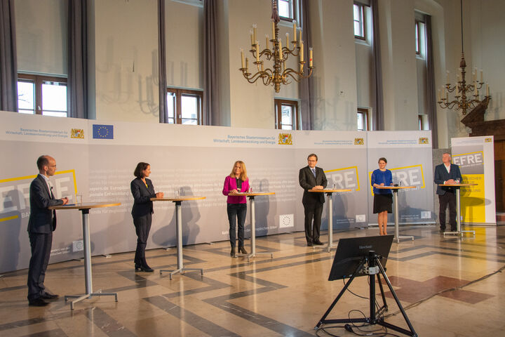 Matthias Amann vom Bayerischen Bauministerium, Dr. Maika Gruber vom Bayerischen Wirtschaftsministerium, Regina Wallner vom Bayerischen Rundfunk, Bernhard Klein vom Bayerischen Wirtschaftsministerium, Dr. Karin Lobinger vom Bayerischen Wissenschaftsministerium und Dr. Peter Eggensberger vom Bayerischen Umweltministerium