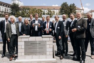 Grundsteinlegung mit Ministerpräsident Dr. Söder, Dr. Deckarm und Staatssekretär Weigert sowie anderen Vertretern von HIRI und Helmholtzt