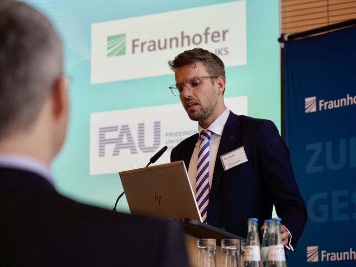 Vertreter der EU-Kommission Dr. Rene Deckarm bei der Veranstaltung